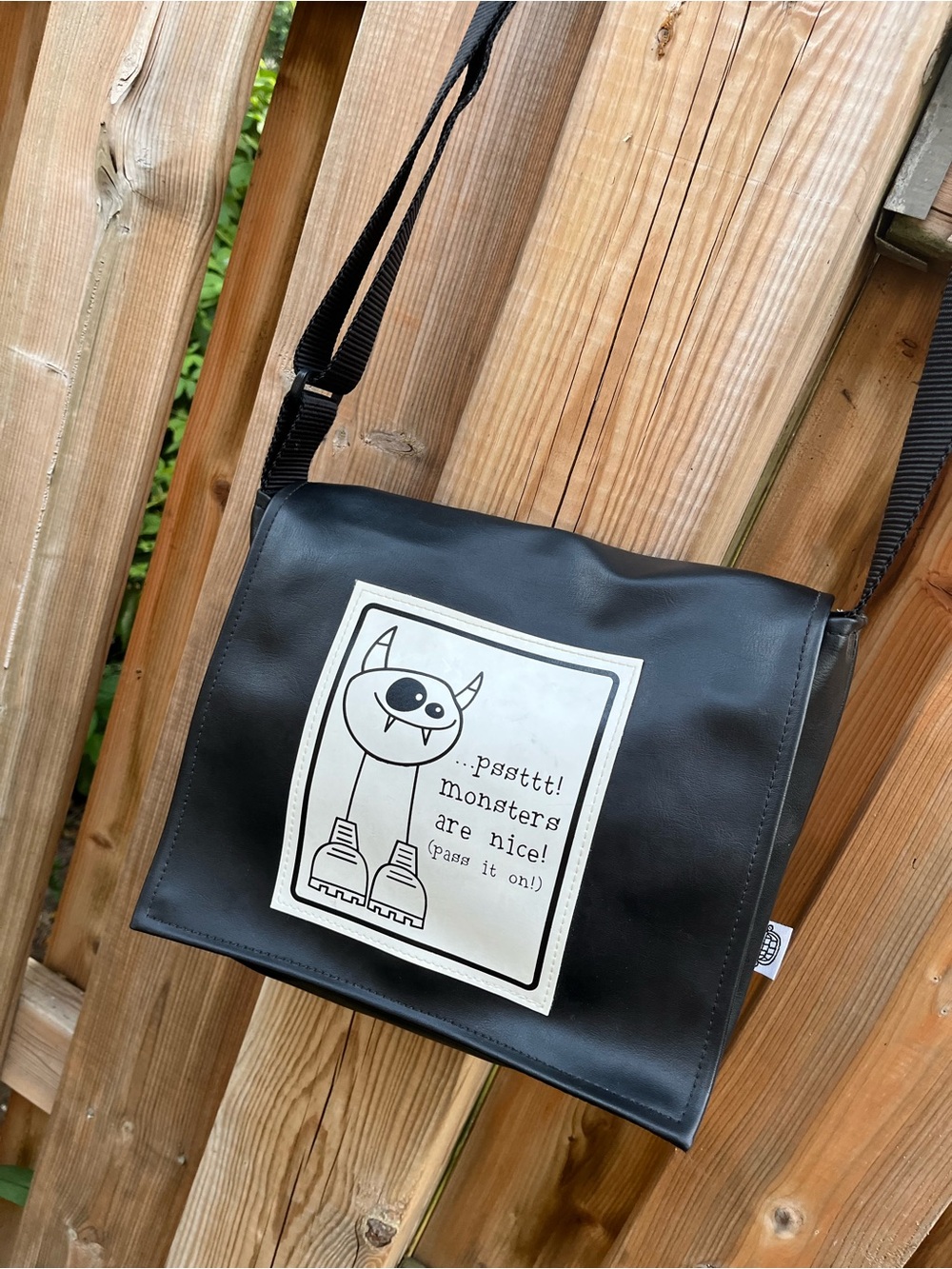 f.i.x. Eight Monster Crossbody Bag - collectable - Picture 5 of 6